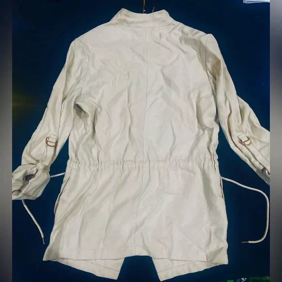 Beige Lightweight Cinch Waist Adjustable Sleeves Trench style top with pockets M - Picture 7 of 7